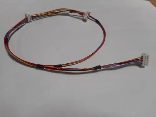 Kabelbaum mit mehreren bunten Drähten und drei RJ11-Steckverbindungen, typisch für Remeha-Anwendungen in der HMI-Technologie.